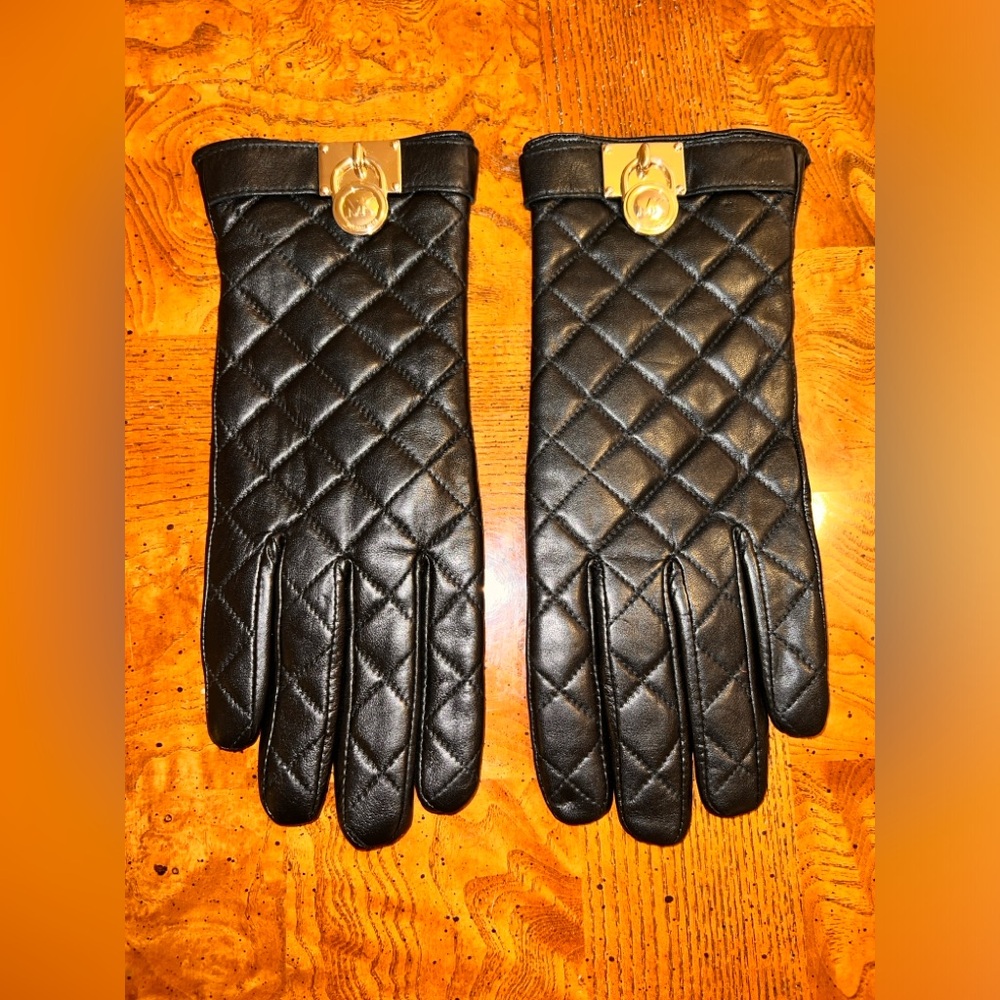 Michael Kors Black Leather Quilted Tech Gloves MK Gold Charm Logo Size LARGE